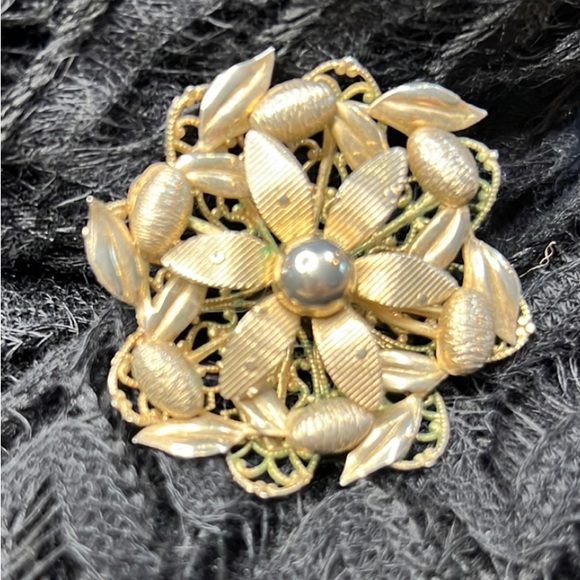 Vintage Bee & Flower Fur Brooch - Picture 3 of 7